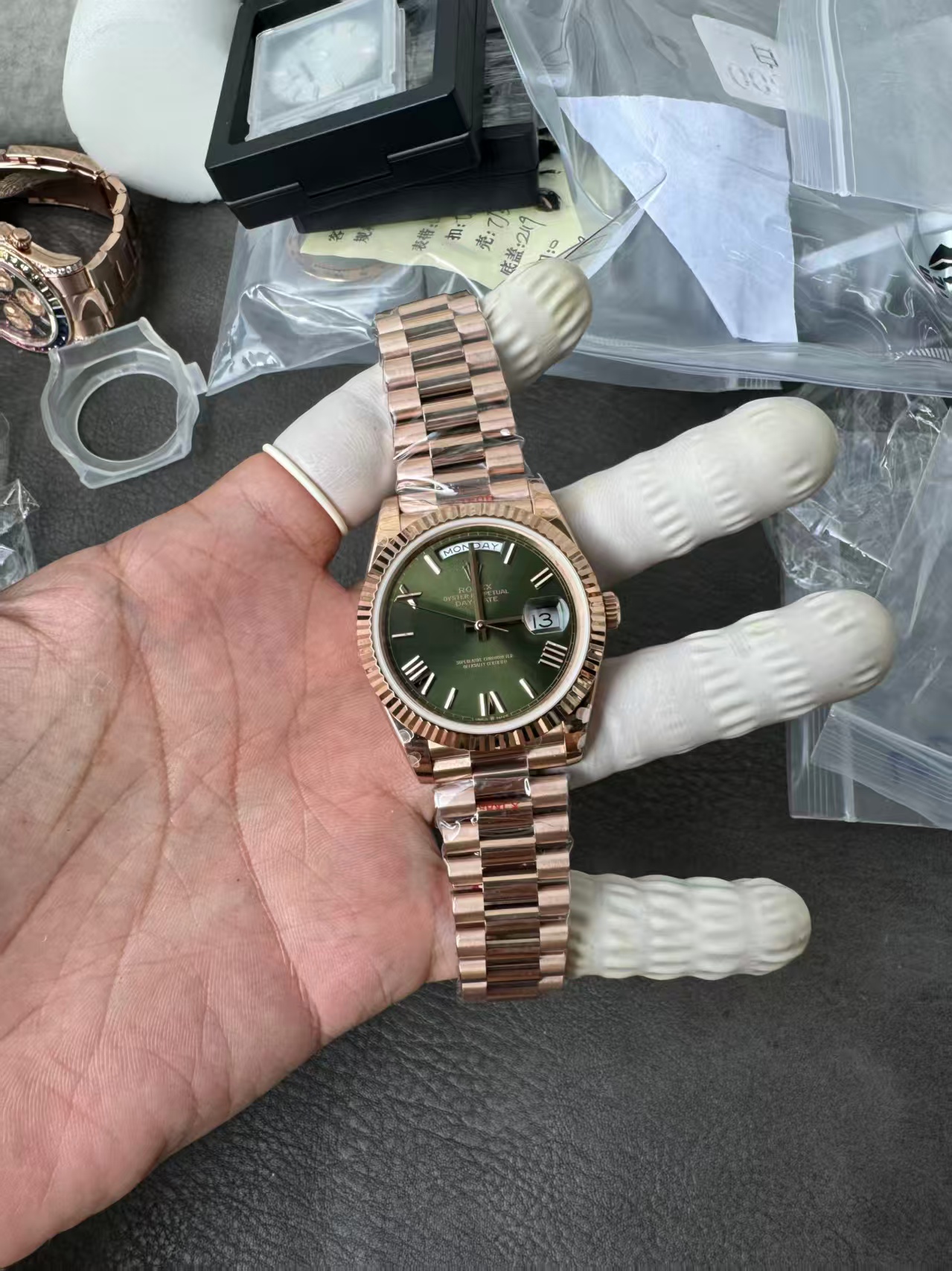 Rolex Day-Date m228235-0025  Rose gold Olive Dial President bracelet 3255 Movement 209g (40mm) Best Super Clone