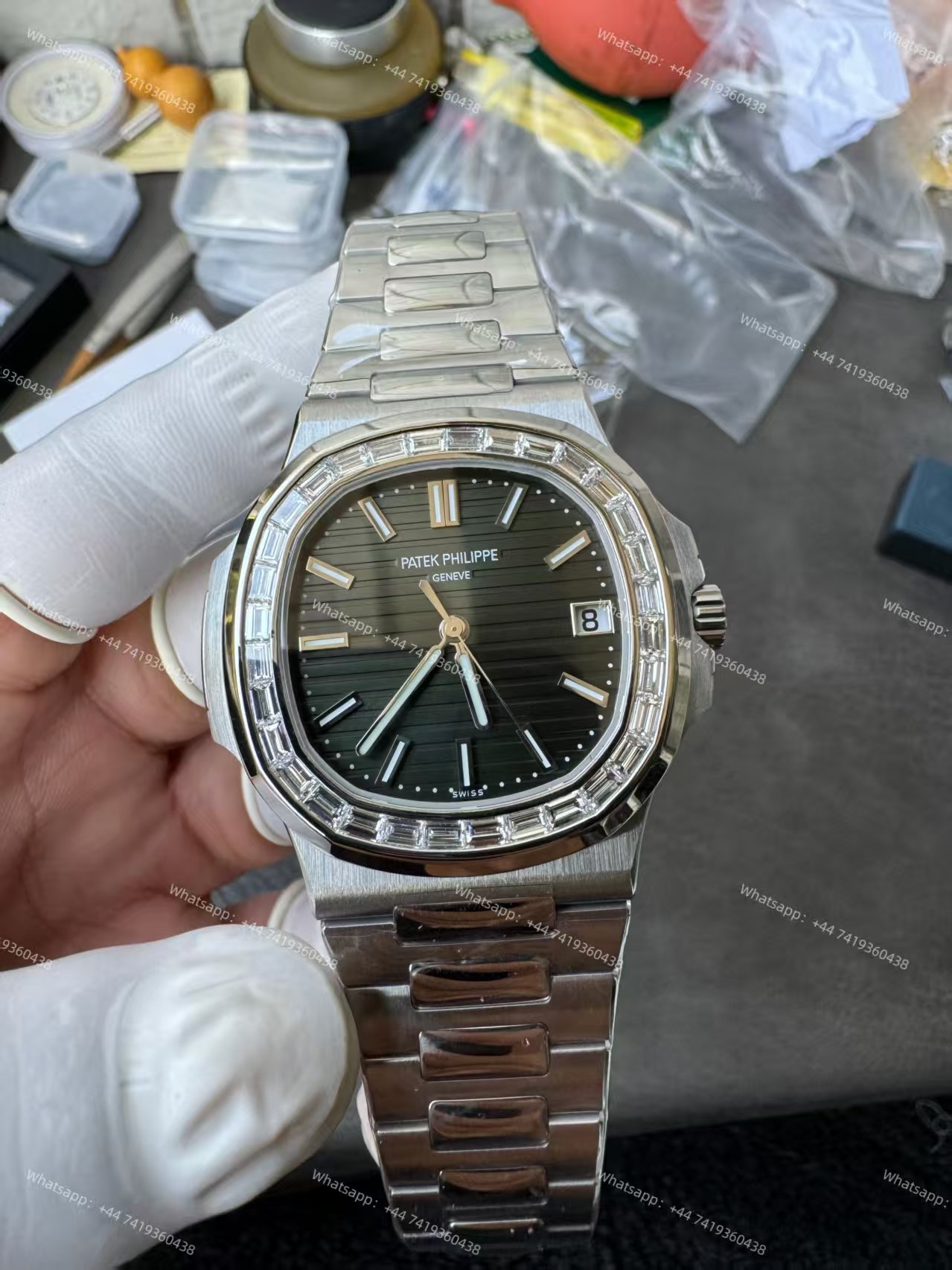 Patek Philippe Super Clone Nautilus 5711/1300A-001 Green Dial Diamond Bezel 40MM