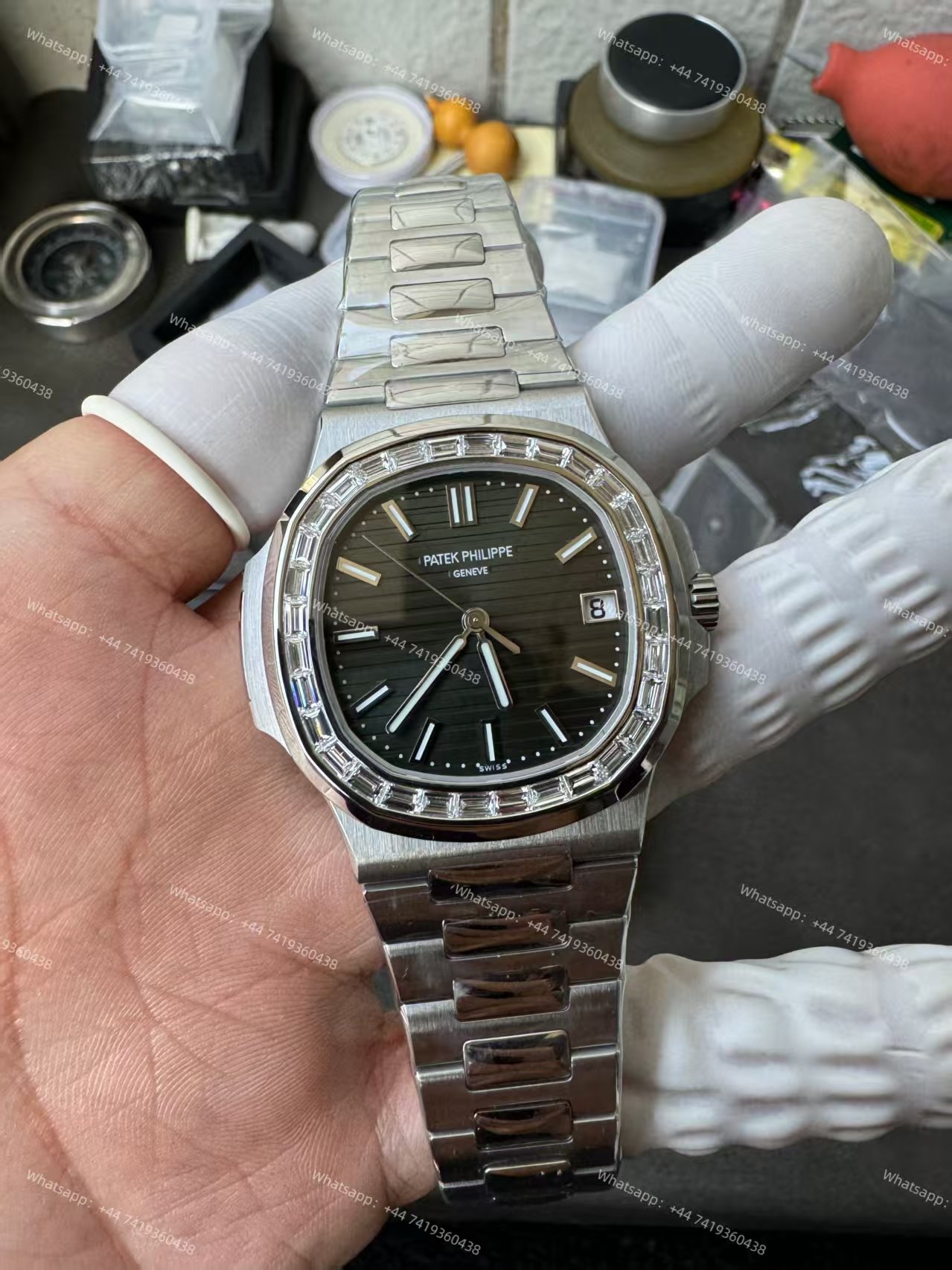 Patek Philippe Super Clone Nautilus 5711/1300A-001 Green Dial Diamond Bezel 40MM