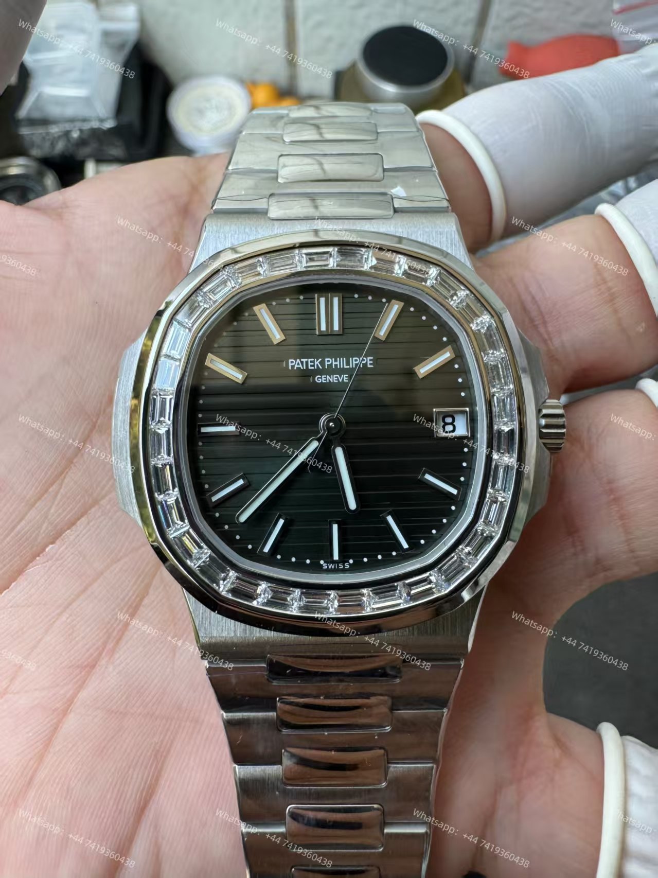 Patek Philippe Super Clone Nautilus 5711/1300A-001 Green Dial Diamond Bezel 40MM
