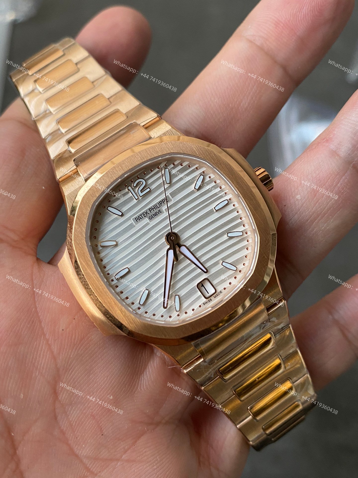 Patek Philippe Super Clone Nautilus 7118/1R-001  Rose Gold 35.2mm
