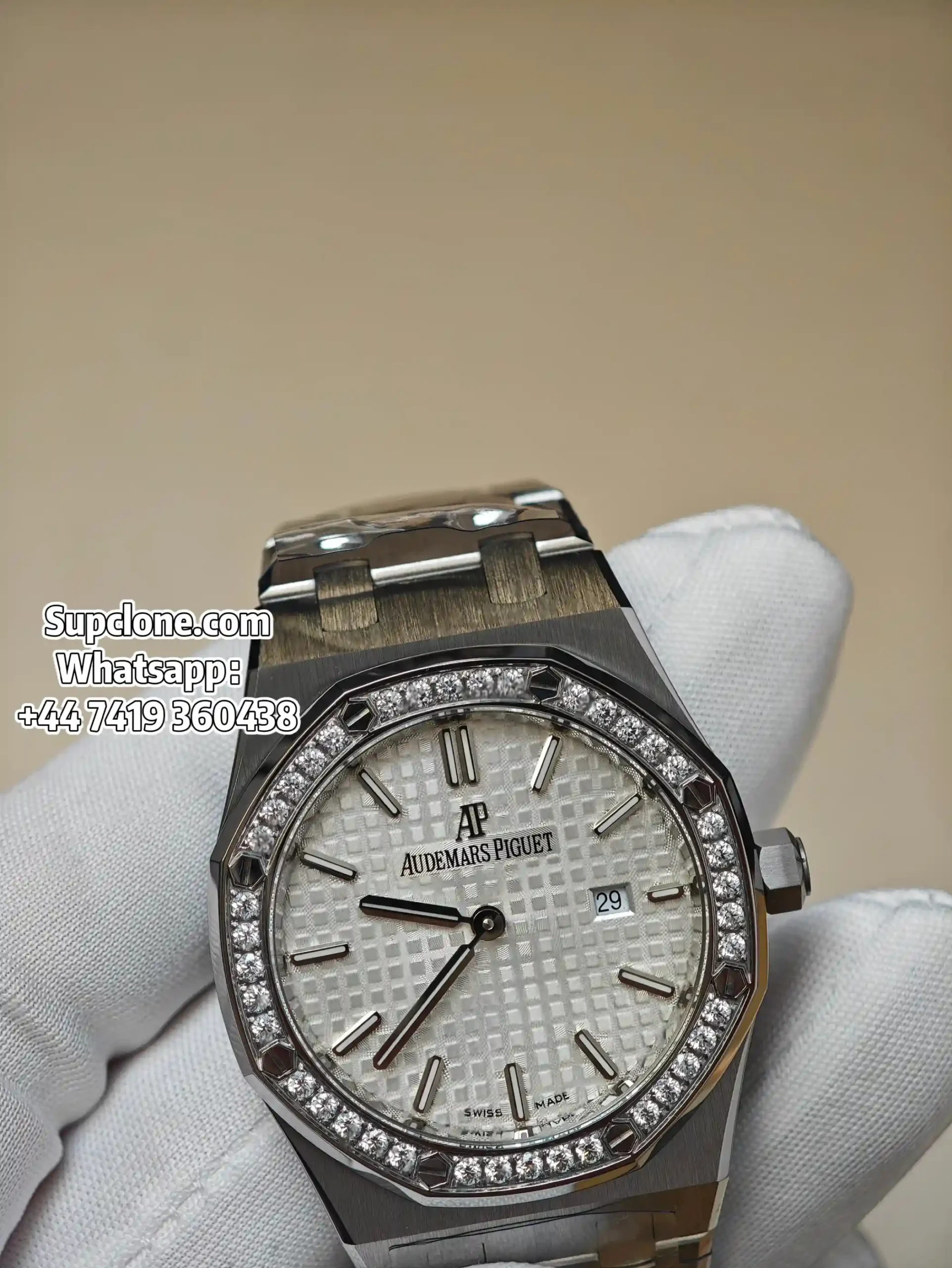 Audemars Piguet Super Clone Royal Oak Quartz 33mm 67651ST Diamond Bezel Steel Tapisserie Dial (14) Audemars Piguet Super Clone Royal Oak Quartz 33mm 67651ST Diamond Bezel Steel Tapisserie Dial
