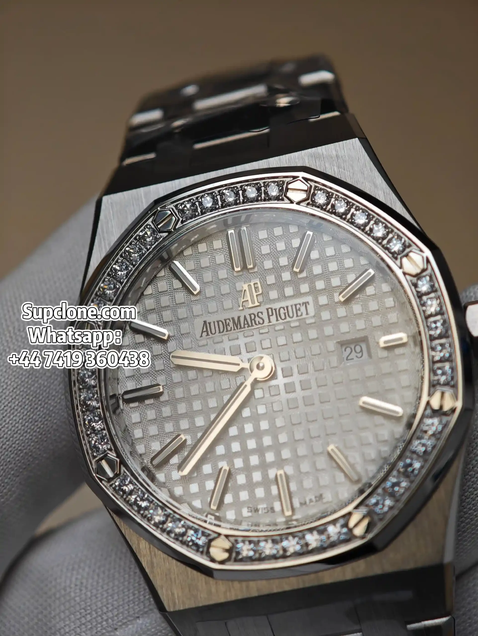 Audemars Piguet Super Clone Royal Oak Quartz 33mm 67651ST Diamond Bezel Steel Tapisserie Dial (15) Audemars Piguet Super Clone Royal Oak Quartz 33mm 67651ST Diamond Bezel Steel Tapisserie Dial