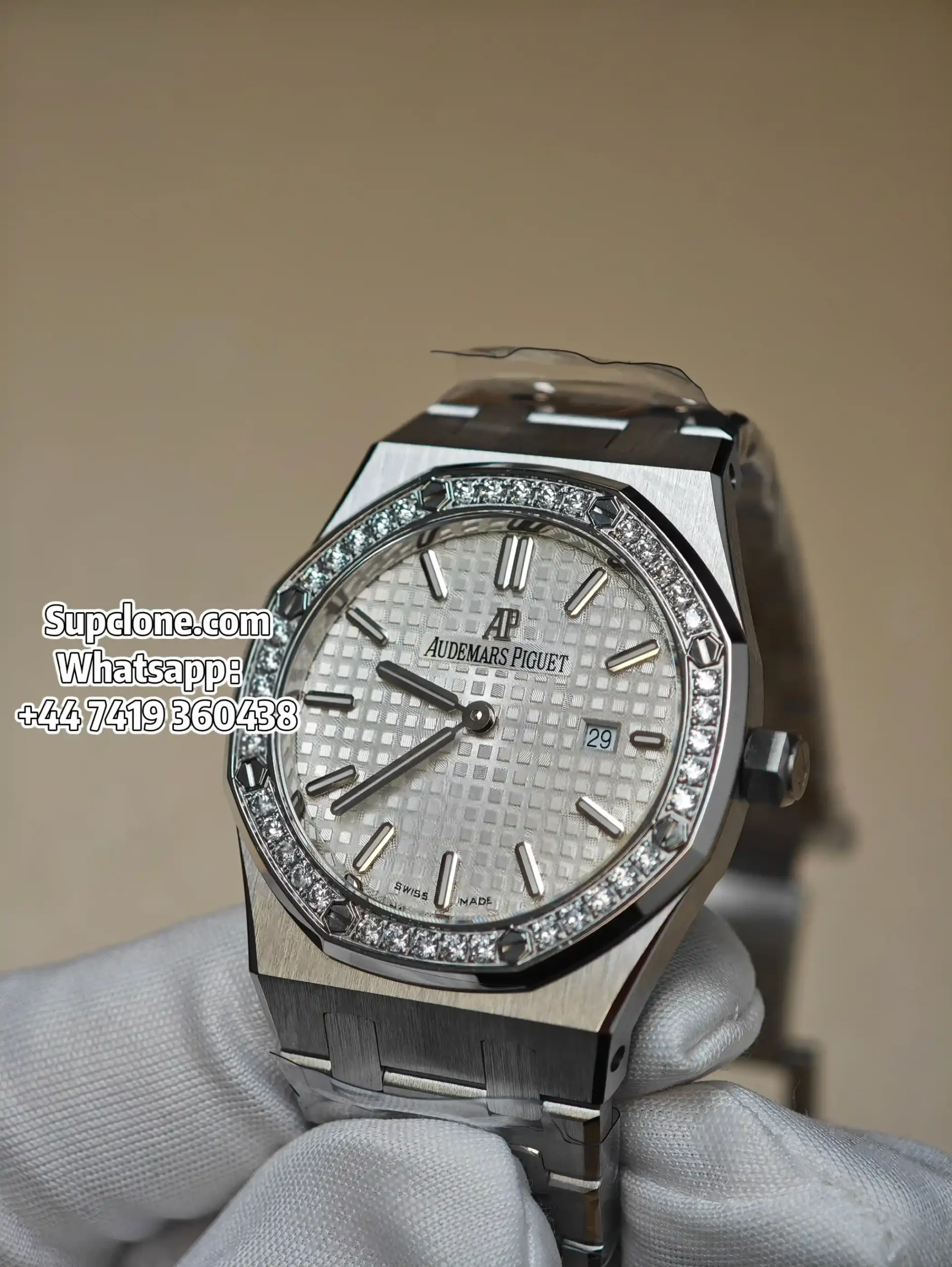 Audemars Piguet Super Clone Royal Oak Quartz 33mm 67651ST Diamond Bezel Steel Tapisserie Dial (16) Audemars Piguet Super Clone Royal Oak Quartz 33mm 67651ST Diamond Bezel Steel Tapisserie Dial