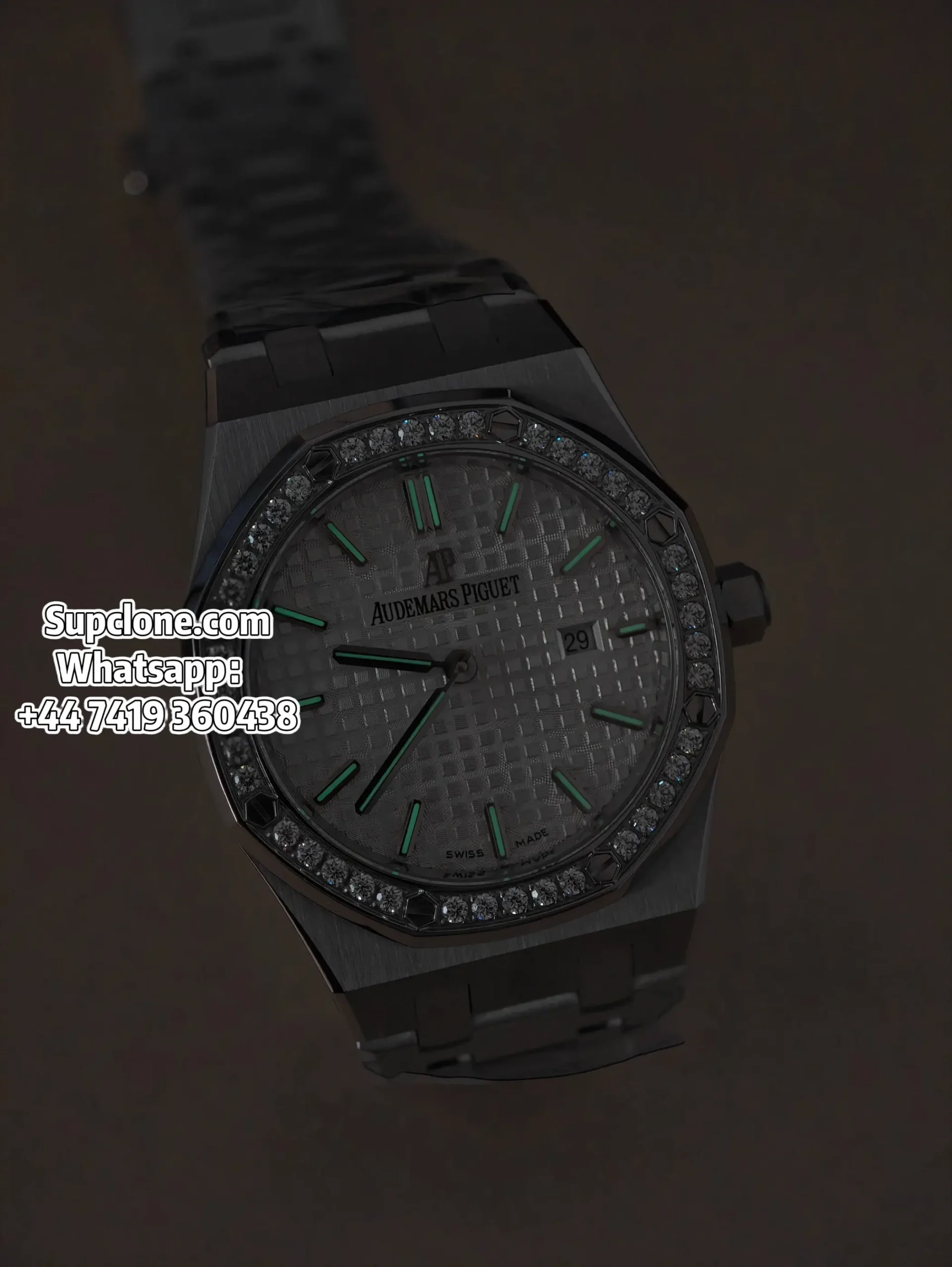 Audemars Piguet Super Clone Royal Oak Quartz 33mm 67651ST Diamond Bezel Steel Tapisserie Dial (17) Audemars Piguet Super Clone Royal Oak Quartz 33mm 67651ST Diamond Bezel Steel Tapisserie Dial