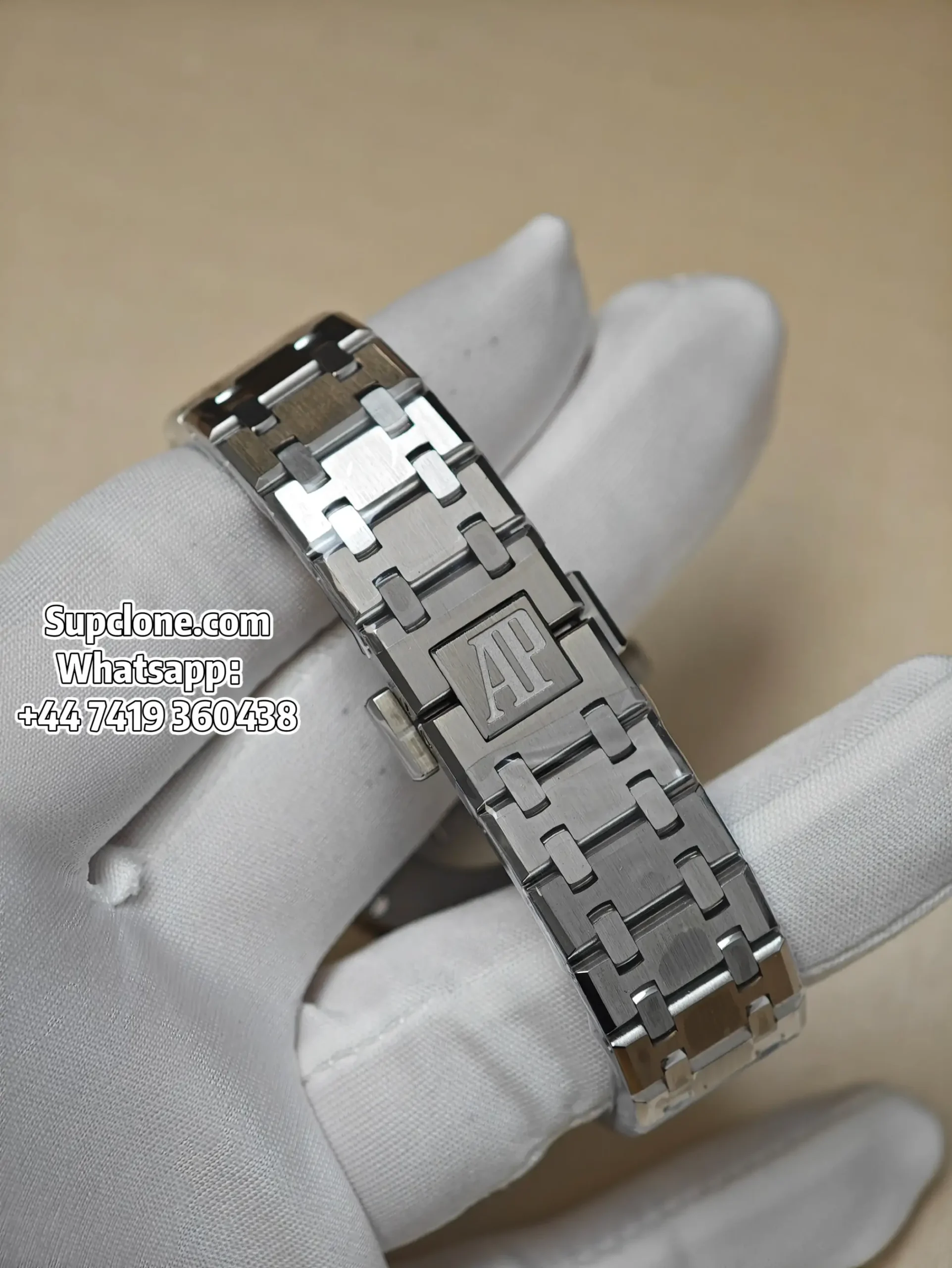 Audemars Piguet Super Clone Royal Oak Quartz 33mm 67651ST Diamond Bezel Steel Tapisserie Dial (4) Audemars Piguet Super Clone Royal Oak Quartz 33mm 67651ST Diamond Bezel Steel Tapisserie Dial