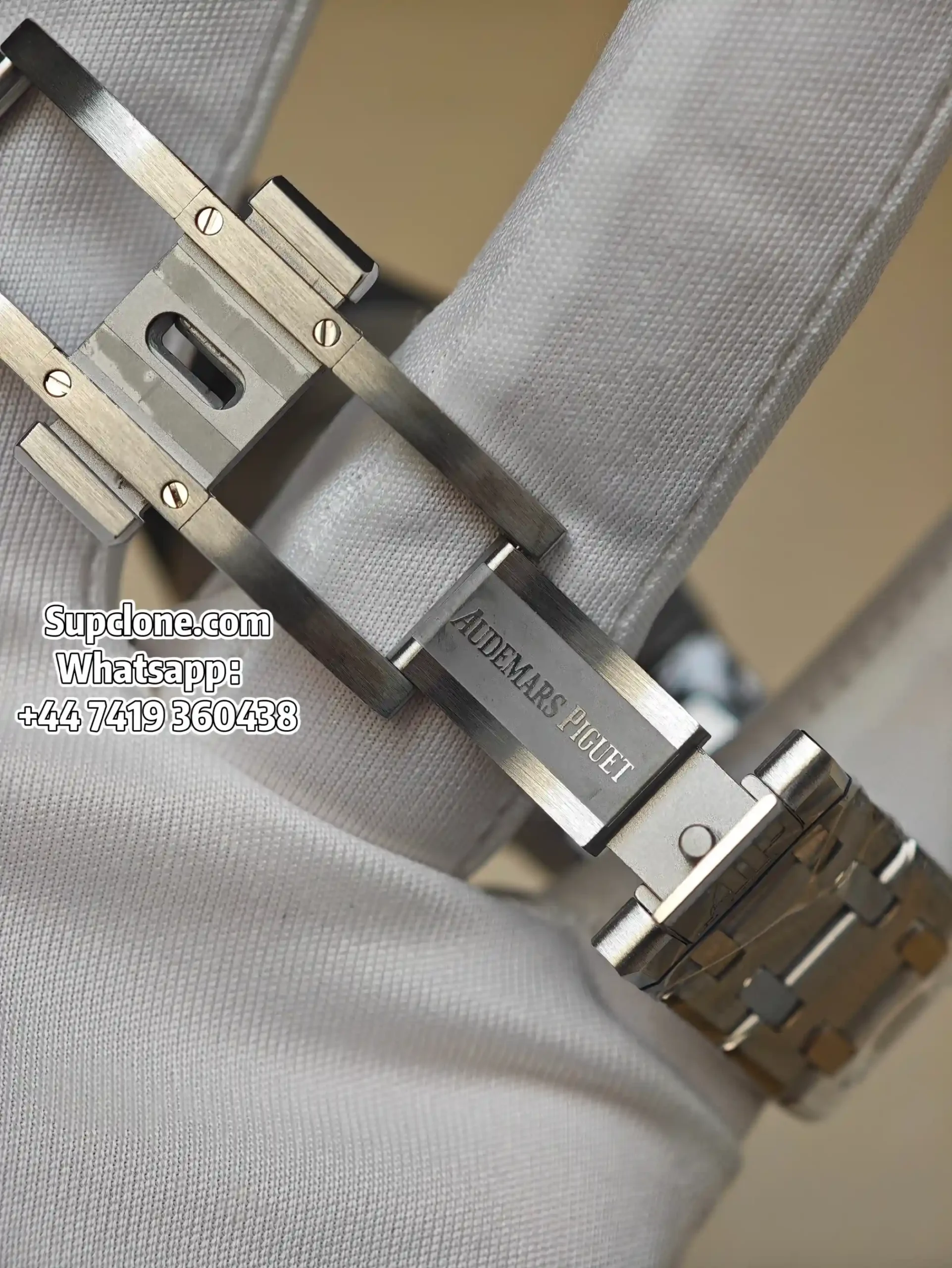 Audemars Piguet Super Clone Royal Oak Quartz 33mm 67651ST Diamond Bezel Steel Tapisserie Dial (6) Audemars Piguet Super Clone Royal Oak Quartz 33mm 67651ST Diamond Bezel Steel Tapisserie Dial