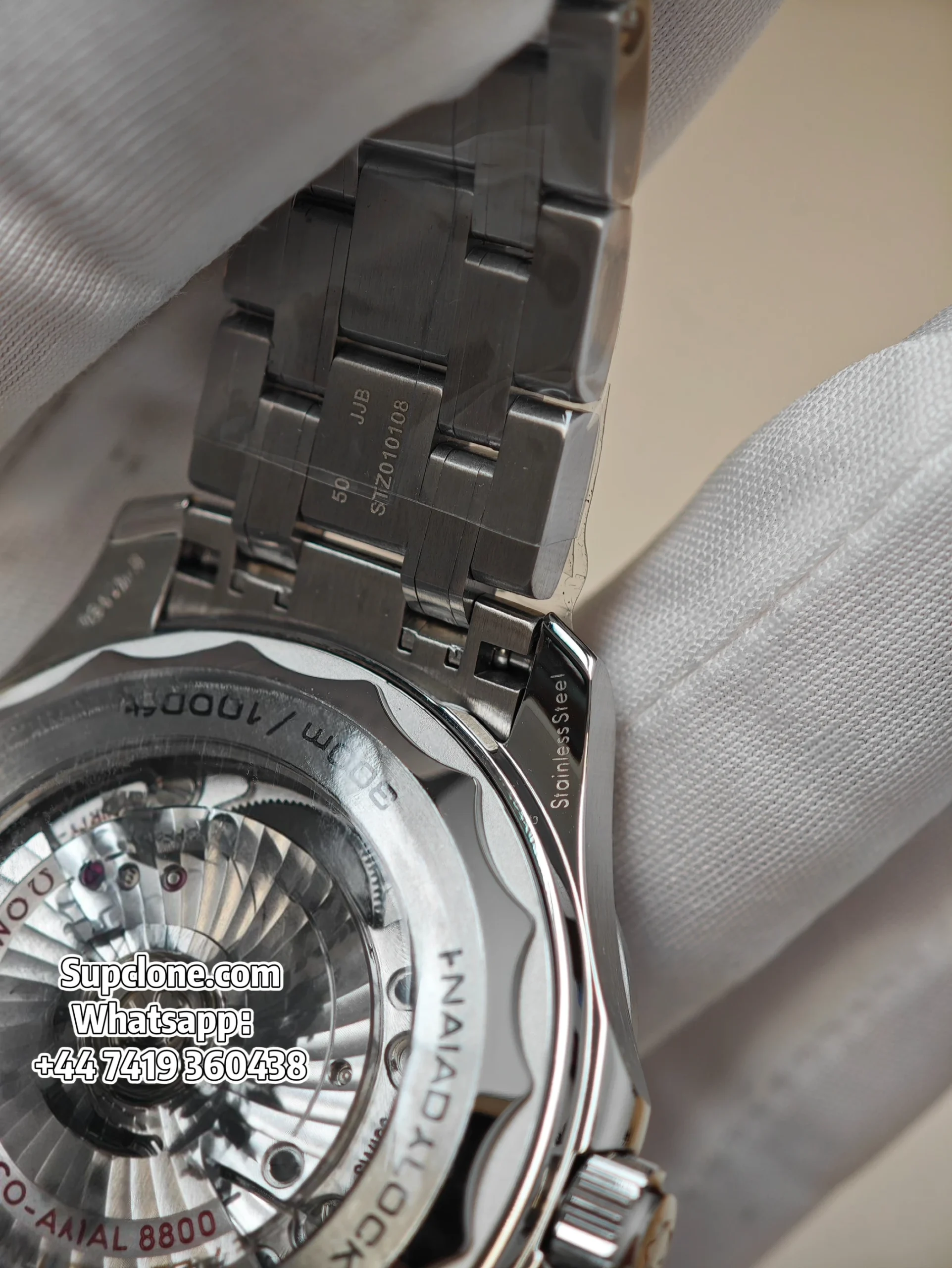 Omega Super Clone Seamaster Diver 300M James Bond (9) Omega Super Clone Seamaster Diver 300M James Bond 210.22.42.20.01.003 42mm