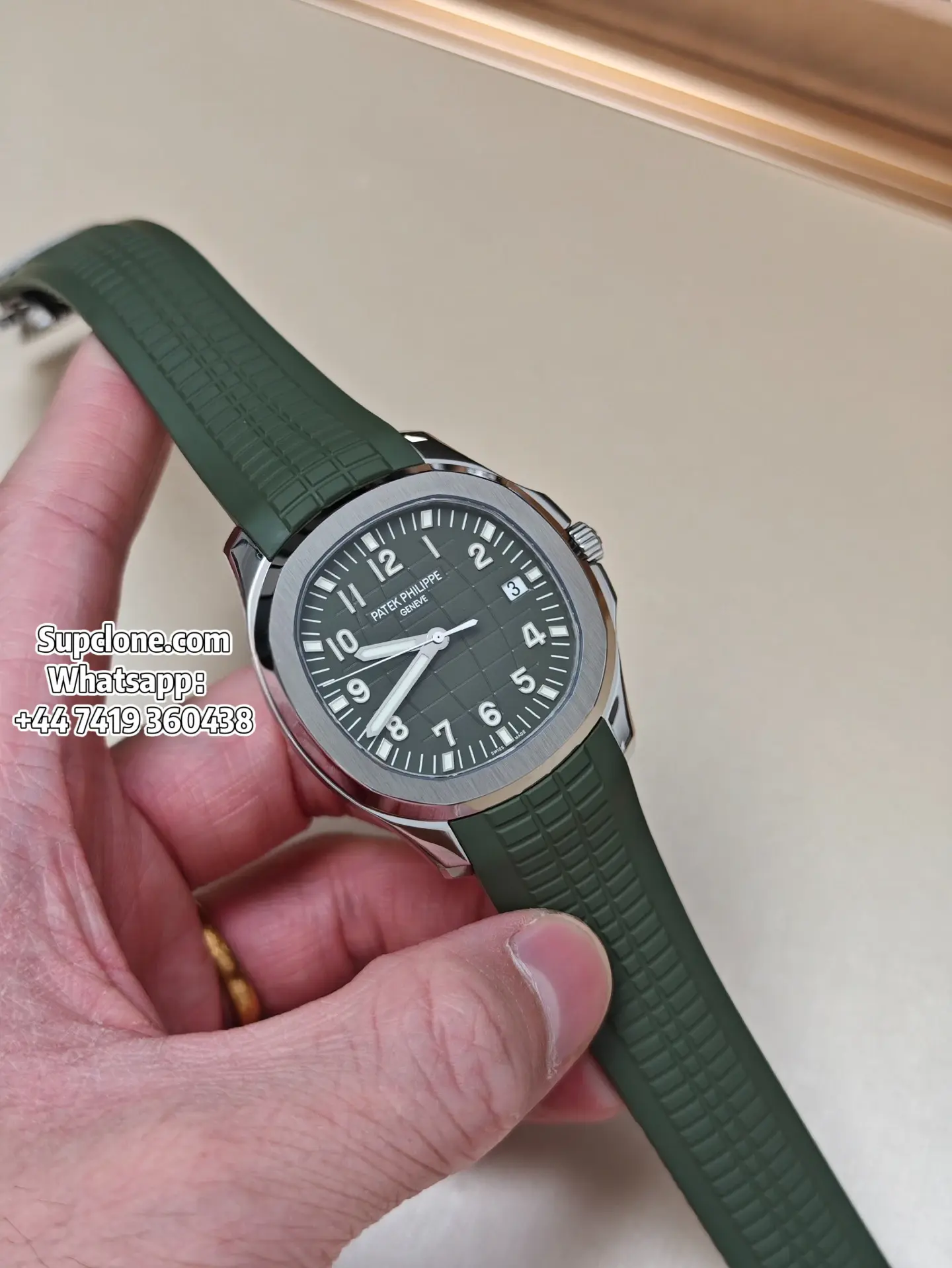 Patek Philippe Super Clone Watches Aquanaut 42 5168G-010 Avocado Green Dial