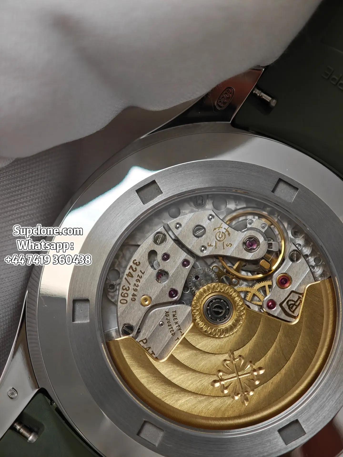 Patek Philippe Super Clone Watches Aquanaut 42 5168G-010 Avocado Green Dial