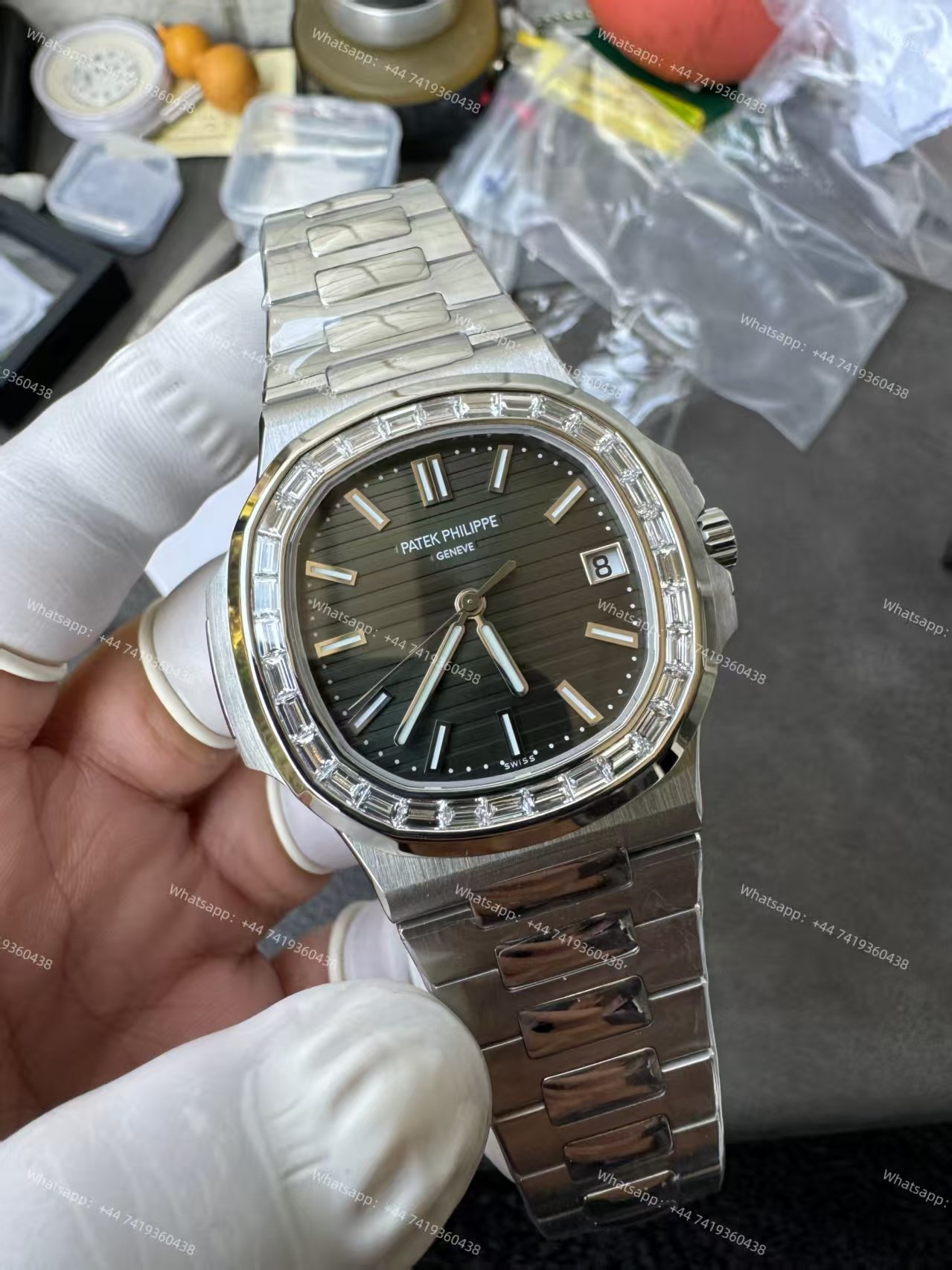 Patek Philippe Super Clone Nautilus 5711/1300A-001 Green Dial Diamond Bezel 40MM