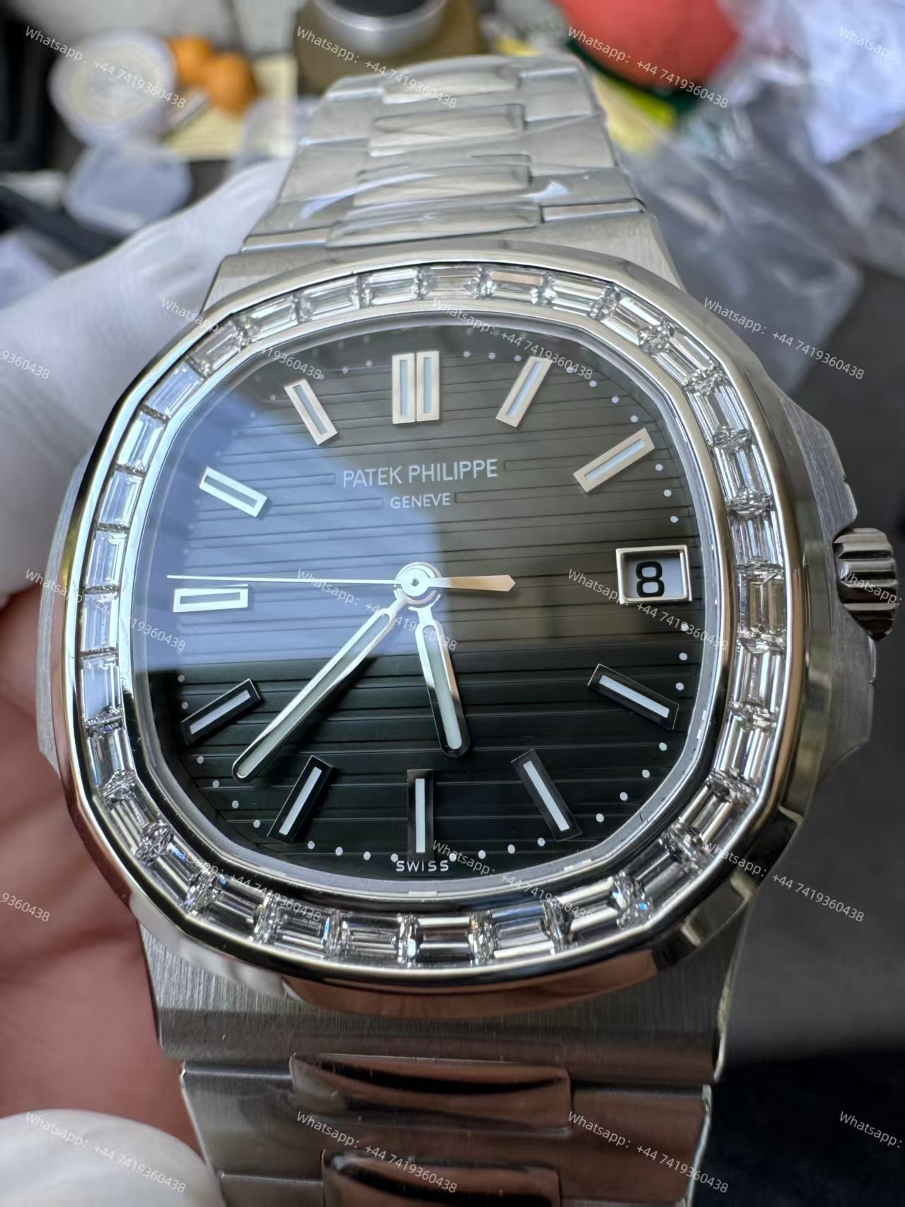 Patek Philippe Super Clone Nautilus 5711/1300A-001 Green Dial Diamond Bezel 40MM
