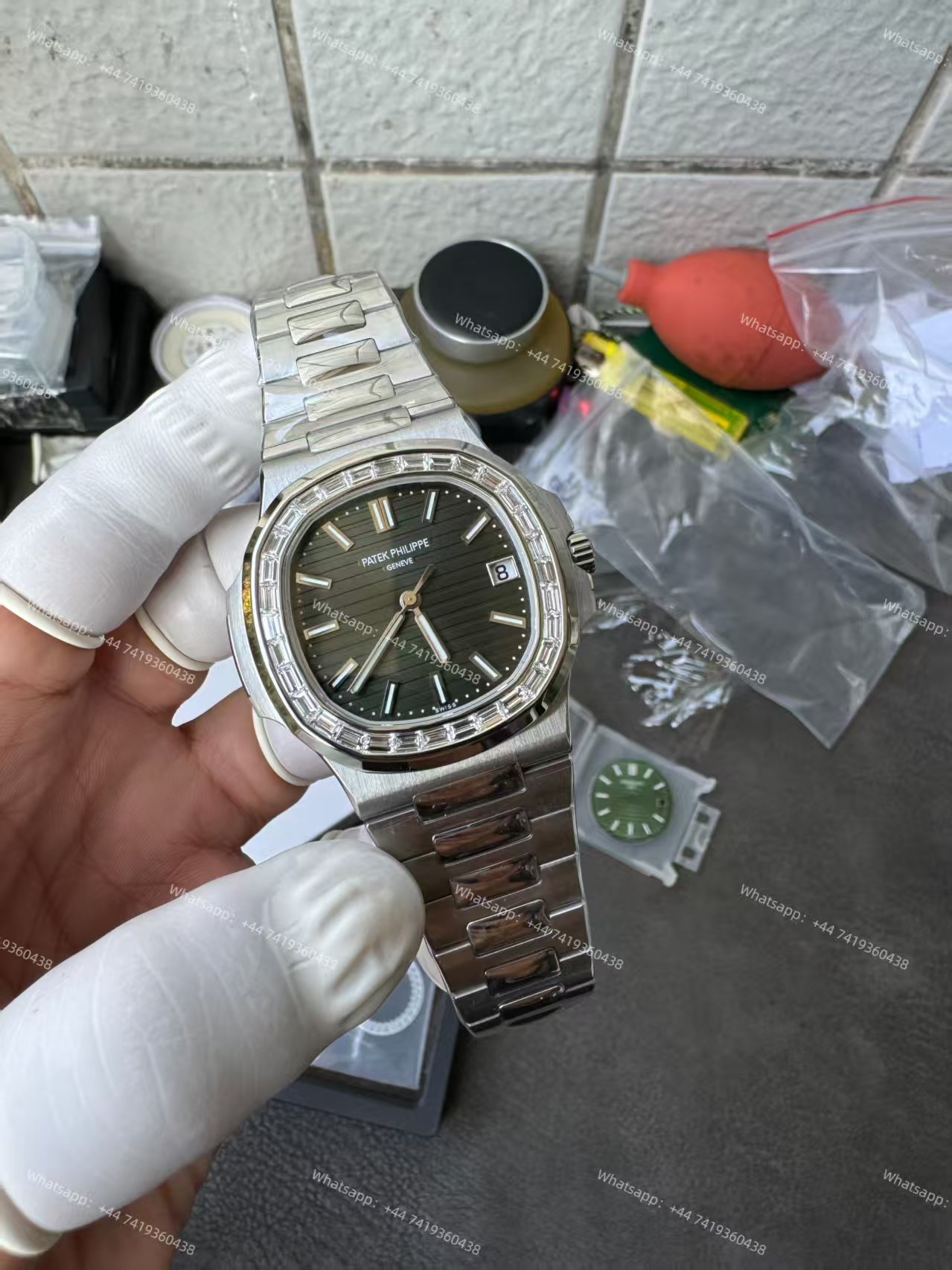 Patek Philippe Super Clone Nautilus 5711/1300A-001 Green Dial Diamond Bezel 40MM