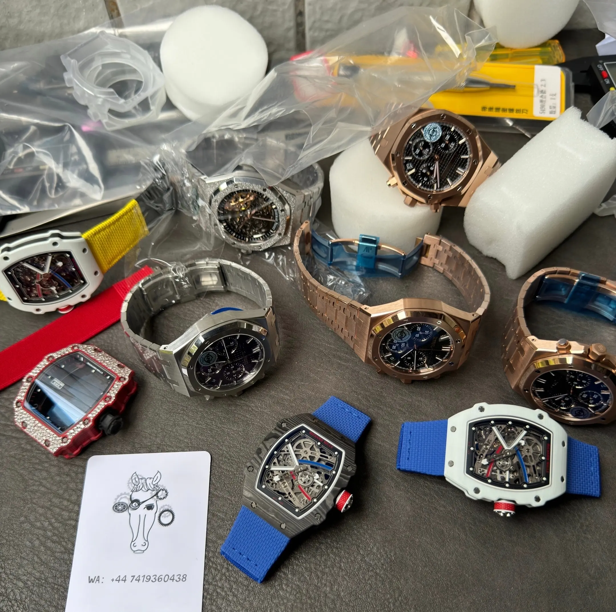 Super-Clone-Watches-In-Stock.01.webp