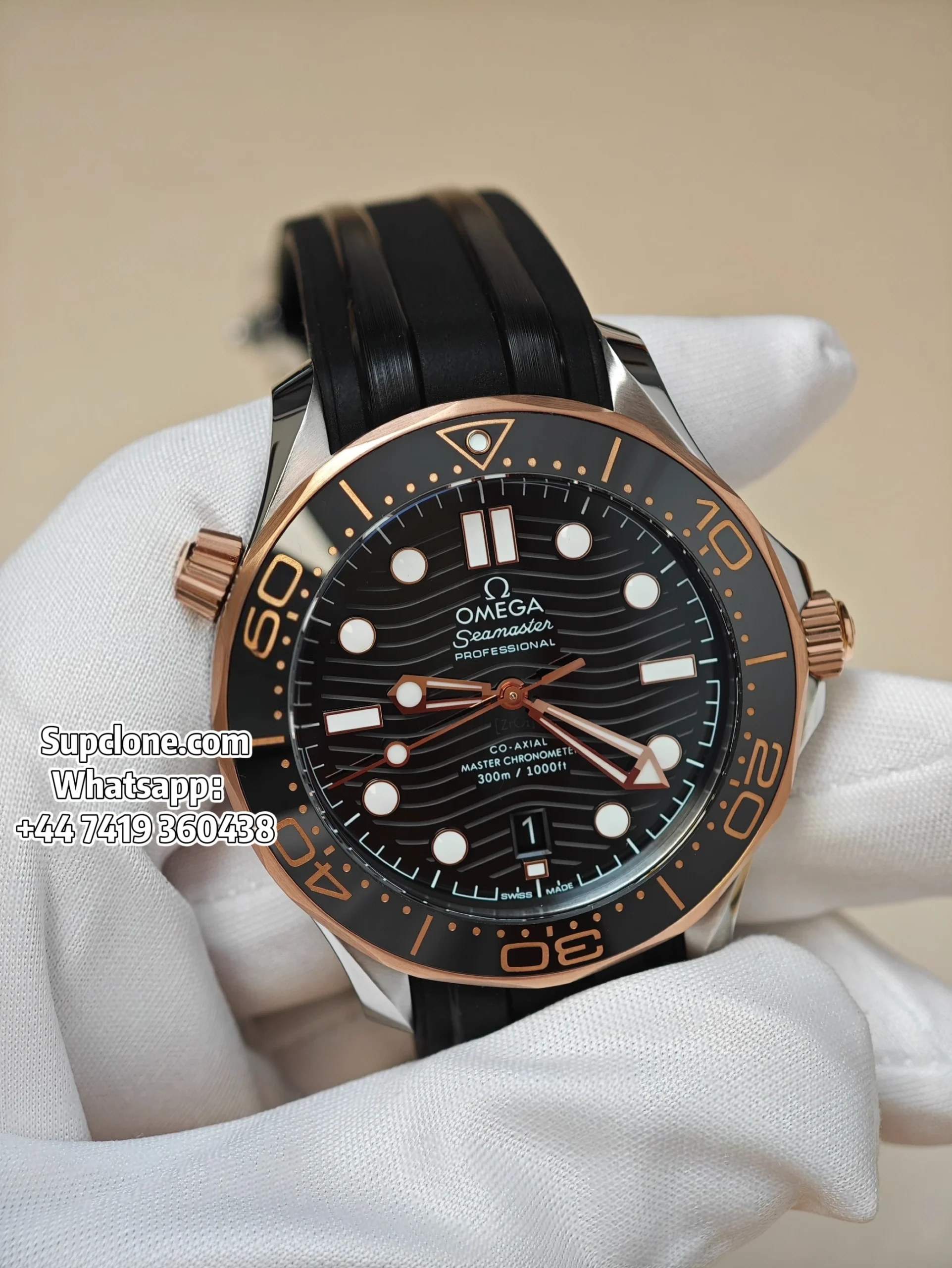 Omega Super Clone Seamaster Diver 300M 42mm Two-Tone Black Dial Rubber Strap