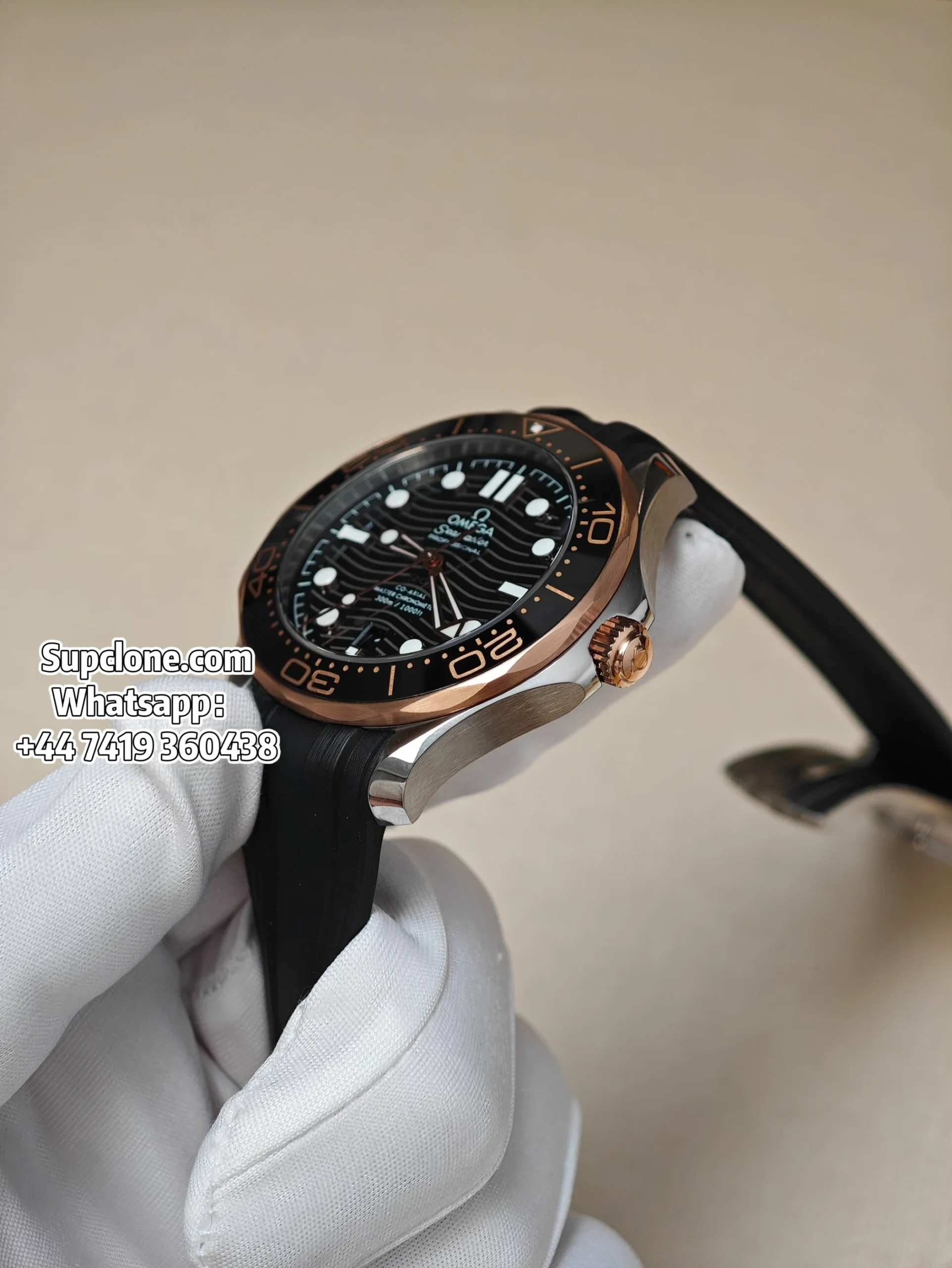 Omega Super Clone Seamaster Diver 300M 42mm Two-Tone Black Dial Rubber Strap