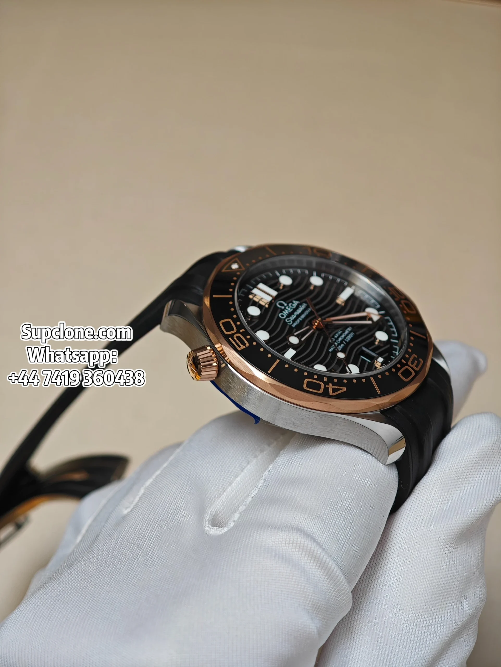 Omega Super Clone Seamaster Diver 300M 42mm Two-Tone Black Dial Rubber Strap