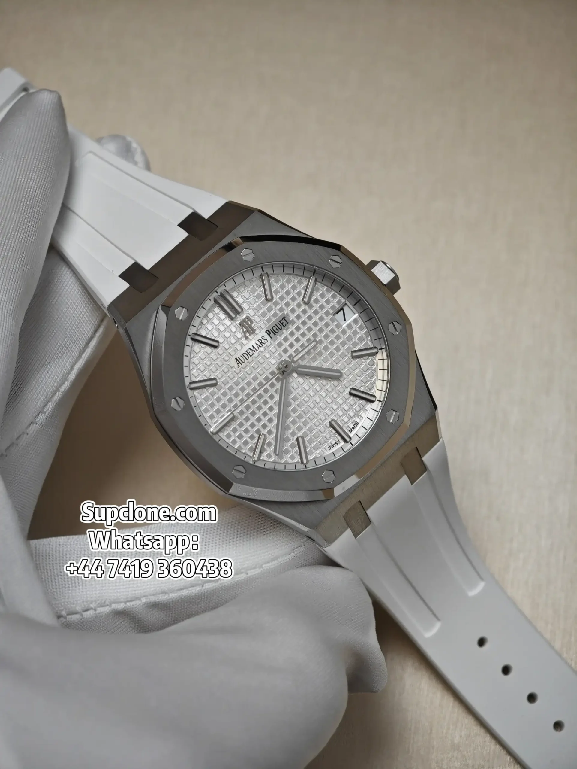 Audemars Piguet Super Clone Watches Royal Oak 41 15500ST Silver Dial White Rubber Strap (1) Audemars Piguet Super Clone Watches Royal Oak 41 15500ST Silver Dial White Rubber Strap